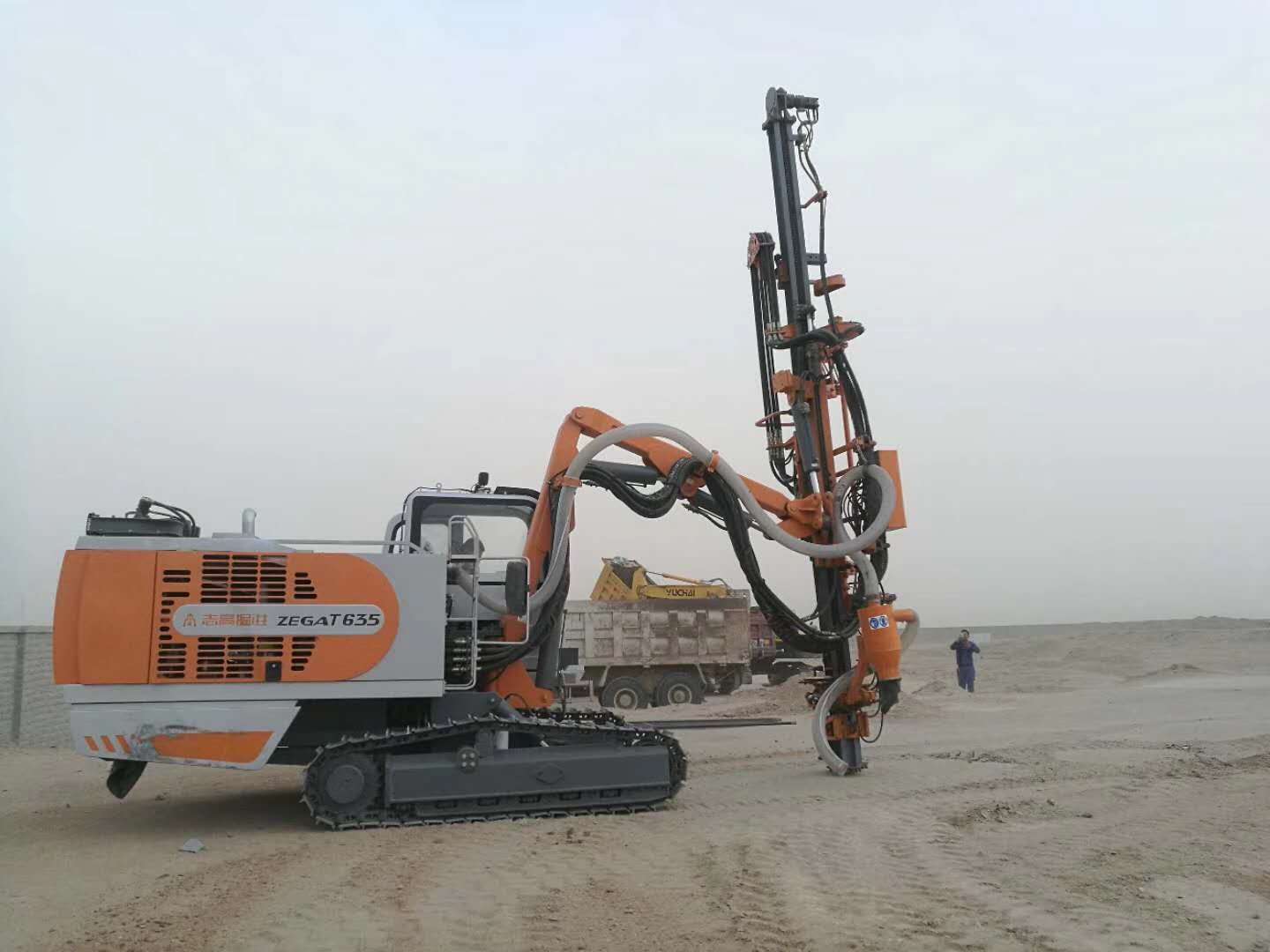 DTH drilling rig